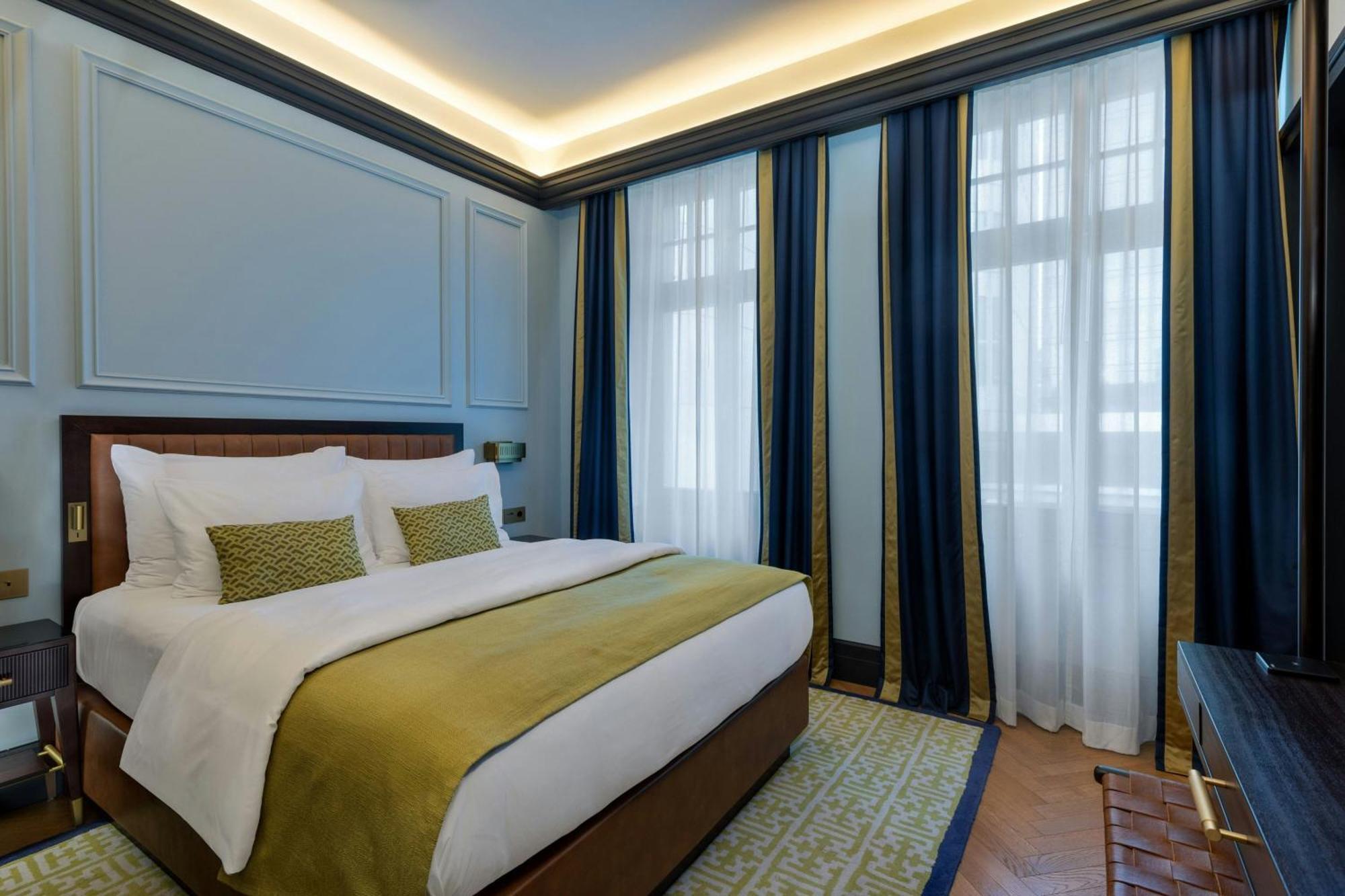 Deluxe Comfort King Room